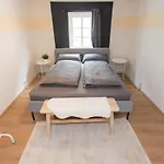 Fullhouse - Halle - Ku15 *