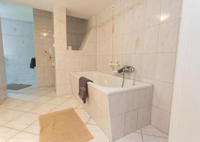 Fullhouse - Halle - Ku15